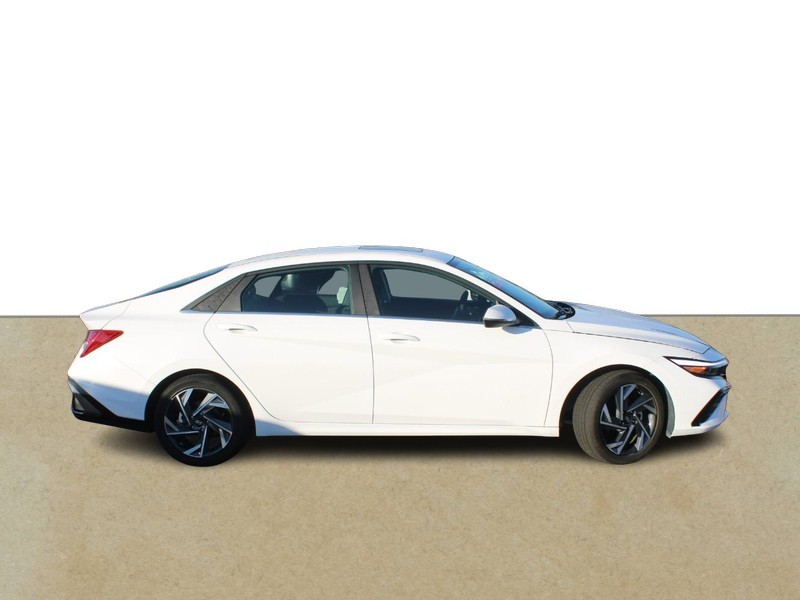 Hyundai Elantra Hybrid Vehicle Full-screen Gallery Image 02