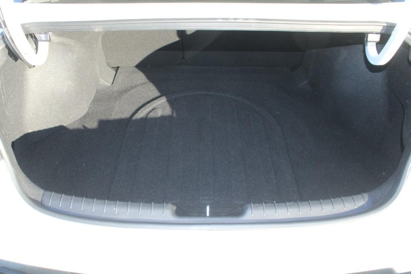 Hyundai Elantra Hybrid Vehicle Full-screen Gallery Image 06