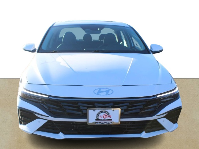 Hyundai Elantra Hybrid Vehicle Full-screen Gallery Image 08