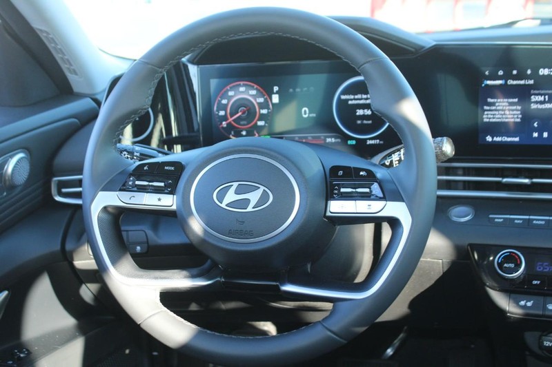 Hyundai Elantra Hybrid Vehicle Full-screen Gallery Image 11