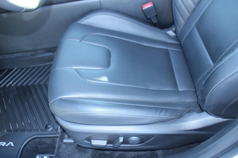 Hyundai Elantra Hybrid Vehicle Full-screen Gallery Image 15