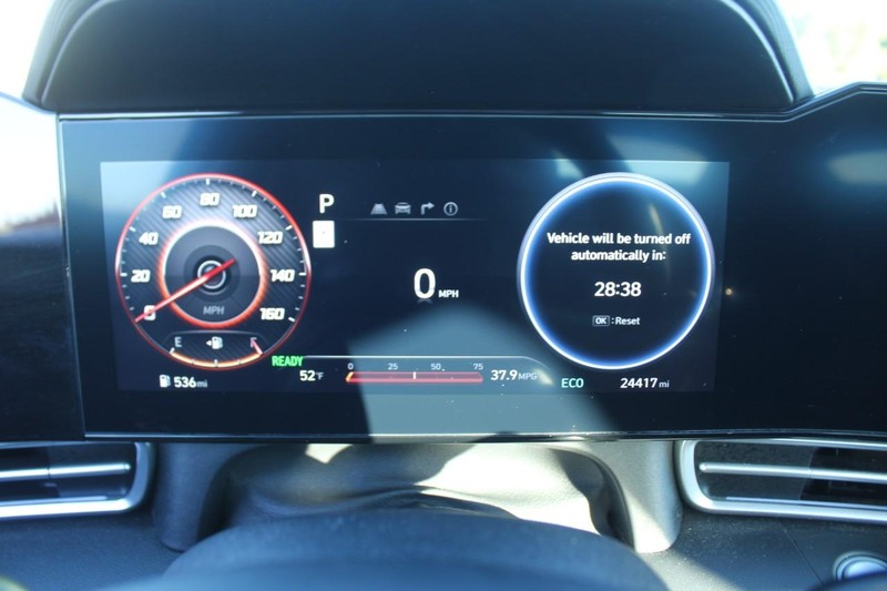 Hyundai Elantra Hybrid Vehicle Full-screen Gallery Image 17