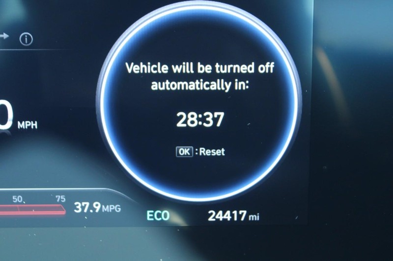 Hyundai Elantra Hybrid Vehicle Full-screen Gallery Image 18