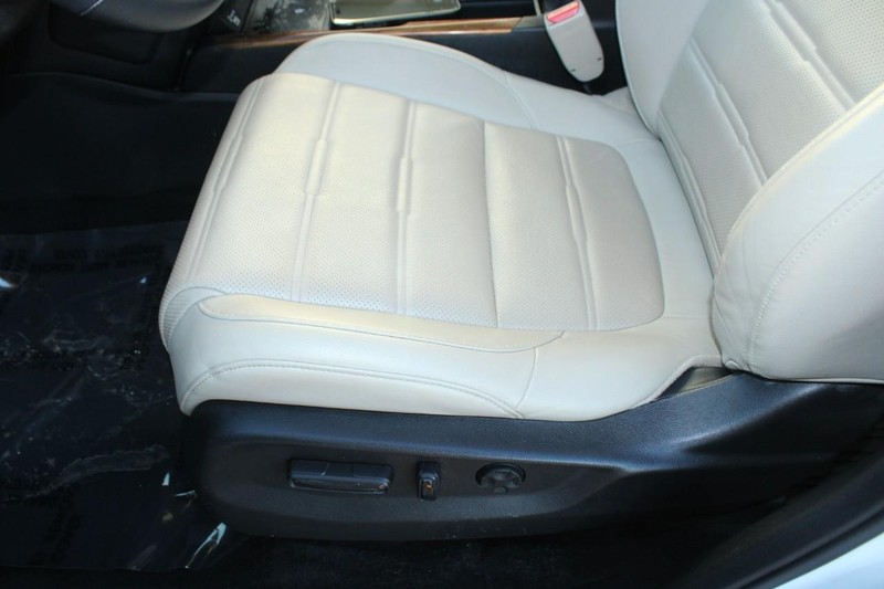 Honda CR-V Vehicle Full-screen Gallery Image 15