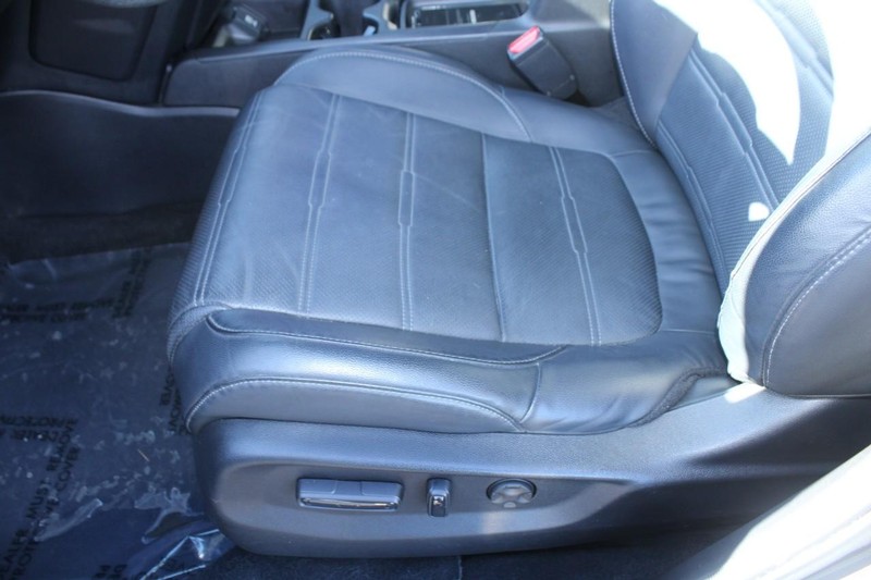 Honda CR-V Vehicle Full-screen Gallery Image 15