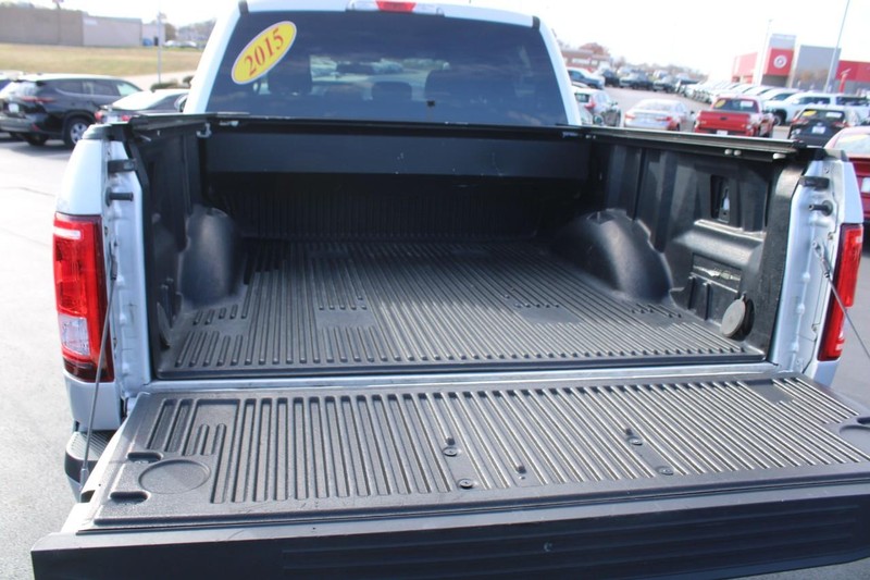 Ford F-150 Vehicle Full-screen Gallery Image 04