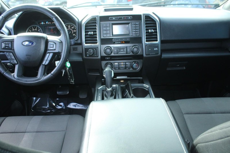 Ford F-150 Vehicle Full-screen Gallery Image 09