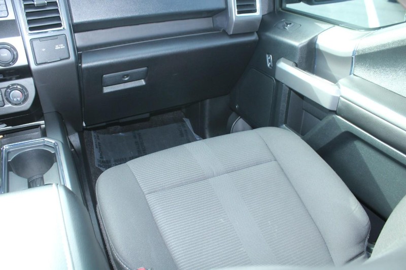 Ford F-150 Vehicle Full-screen Gallery Image 12