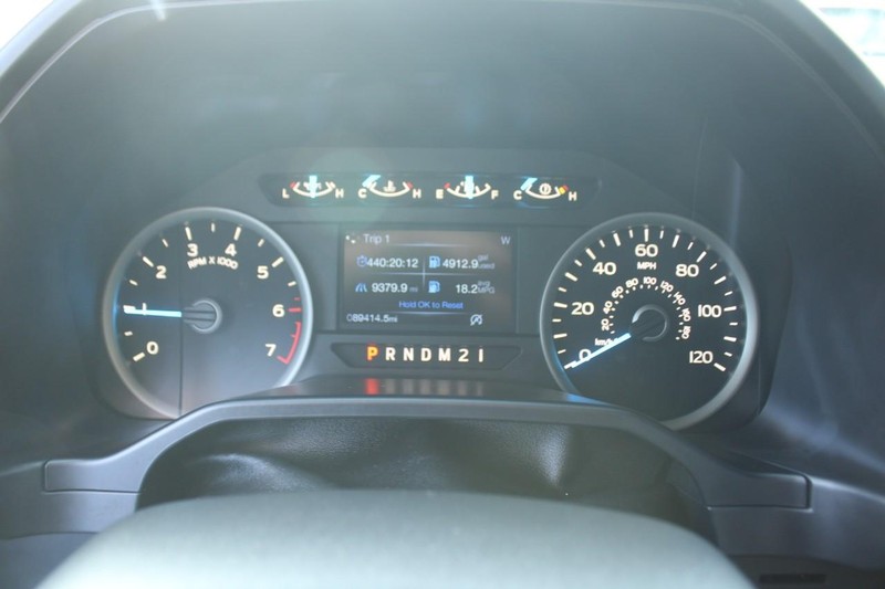 Ford F-150 Vehicle Full-screen Gallery Image 14