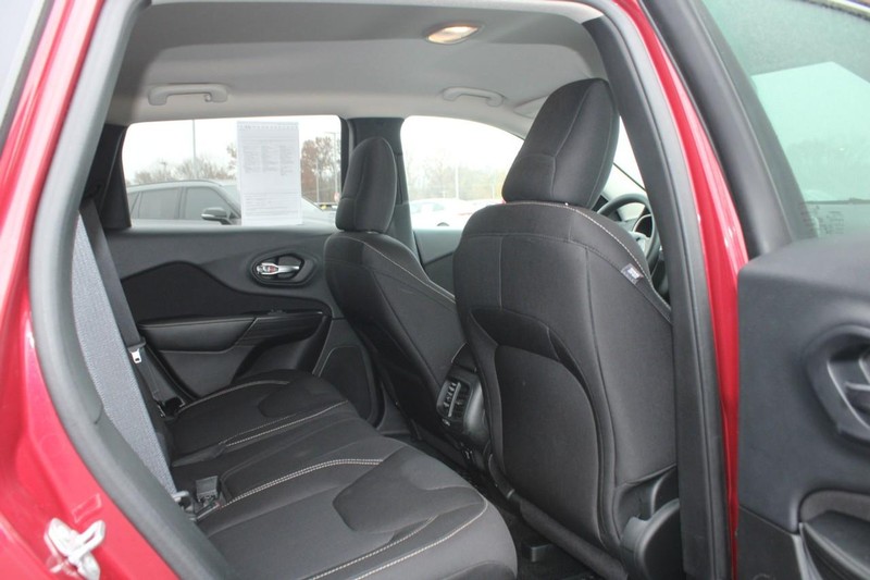 Jeep Cherokee Vehicle Full-screen Gallery Image 09