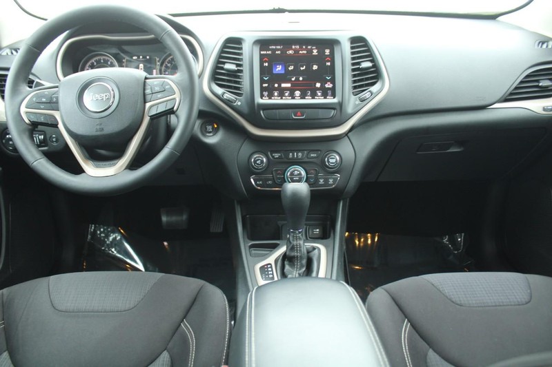 Jeep Cherokee Vehicle Full-screen Gallery Image 10