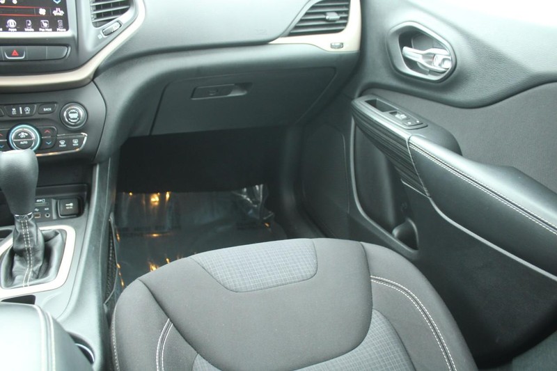 Jeep Cherokee Vehicle Full-screen Gallery Image 13