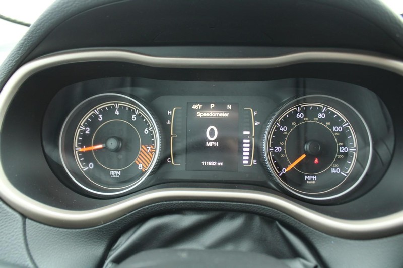 Jeep Cherokee Vehicle Full-screen Gallery Image 17