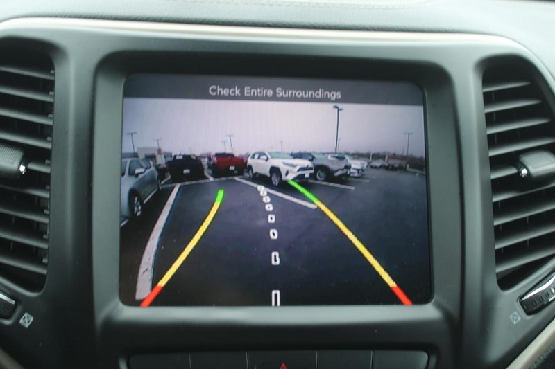 Jeep Cherokee Vehicle Full-screen Gallery Image 19