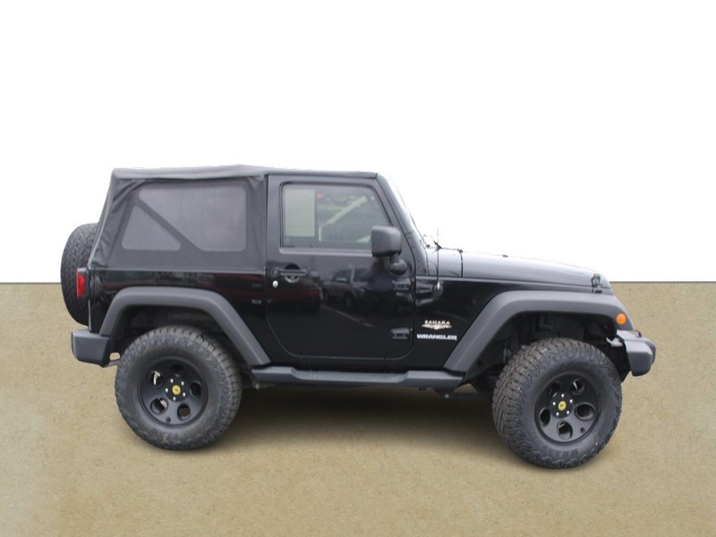 Jeep Wrangler Vehicle Full-screen Gallery Image 02