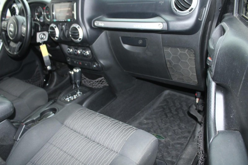 Jeep Wrangler Vehicle Full-screen Gallery Image 10