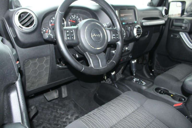 Jeep Wrangler Vehicle Full-screen Gallery Image 12