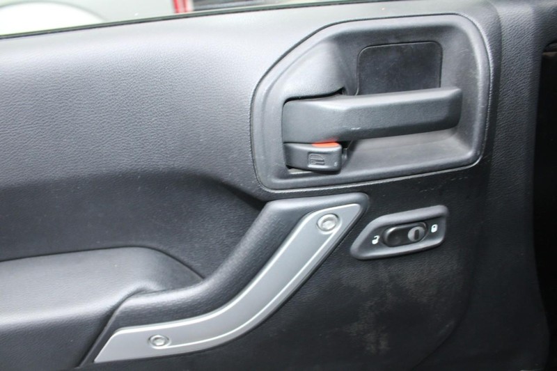 Jeep Wrangler Vehicle Full-screen Gallery Image 13