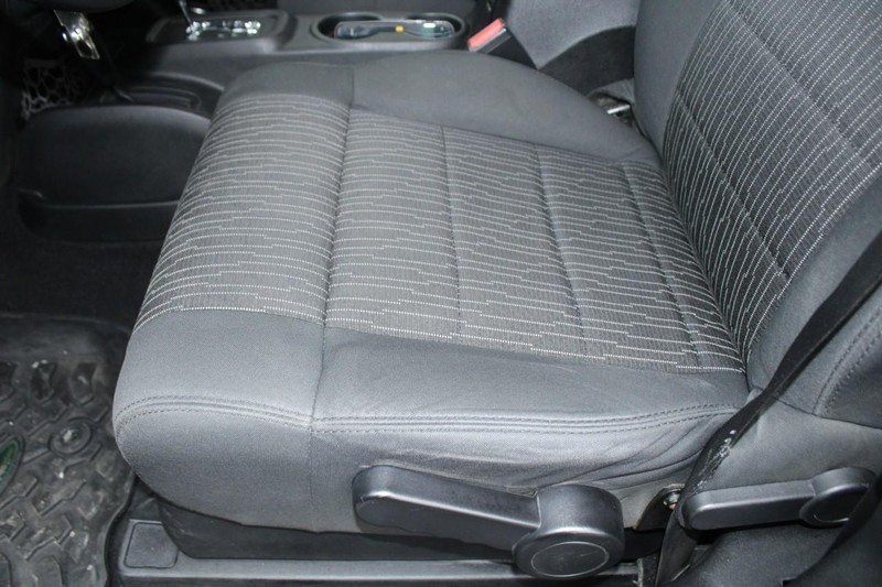 Jeep Wrangler Vehicle Full-screen Gallery Image 14