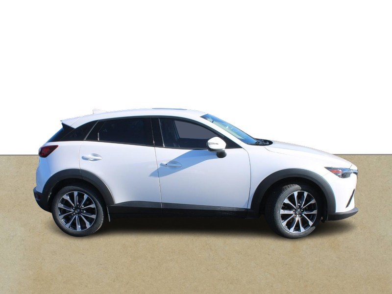 Mazda CX-3 Vehicle Full-screen Gallery Image 02