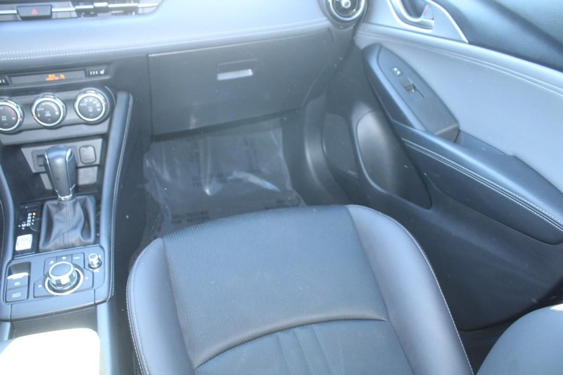 Mazda CX-3 Vehicle Full-screen Gallery Image 13