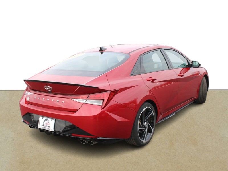 Hyundai Elantra Vehicle Full-screen Gallery Image 03