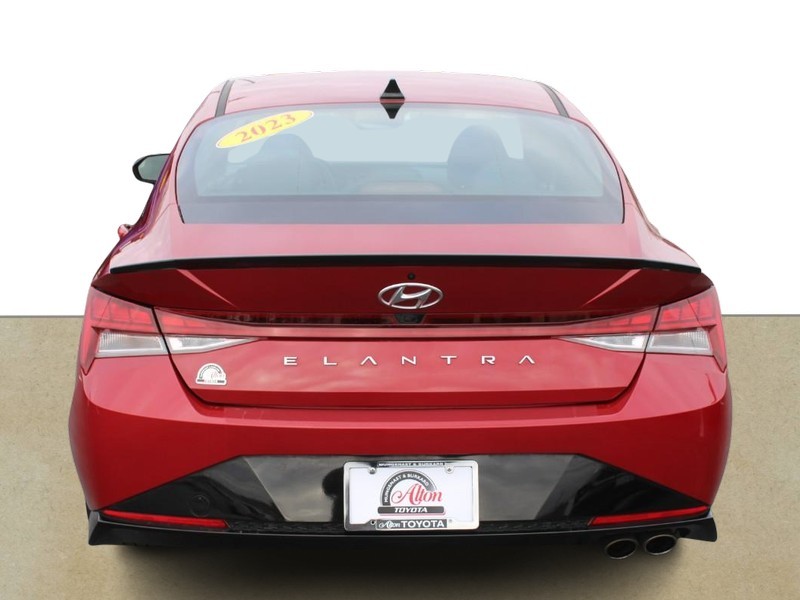 Hyundai Elantra Vehicle Full-screen Gallery Image 04