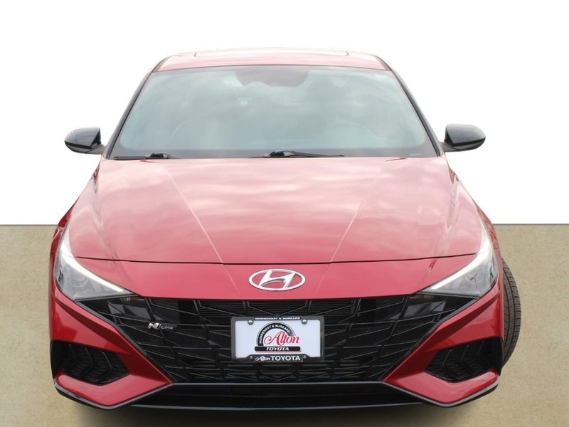 Hyundai Elantra Vehicle Full-screen Gallery Image 08