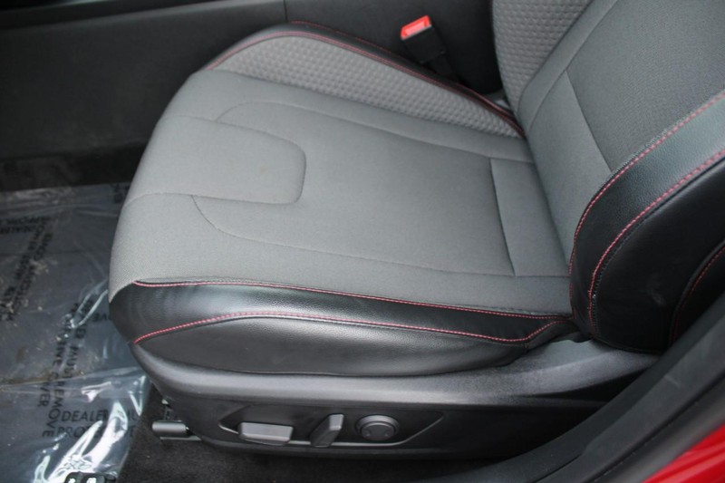 Hyundai Elantra Vehicle Full-screen Gallery Image 15