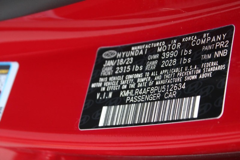 Hyundai Elantra Vehicle Full-screen Gallery Image 16