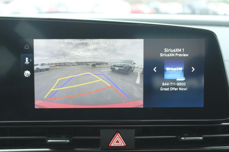 Hyundai Elantra Vehicle Full-screen Gallery Image 20