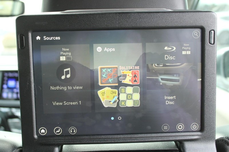 Chrysler Pacifica Vehicle Full-screen Gallery Image 14
