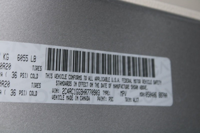 Chrysler Pacifica Vehicle Full-screen Gallery Image 17