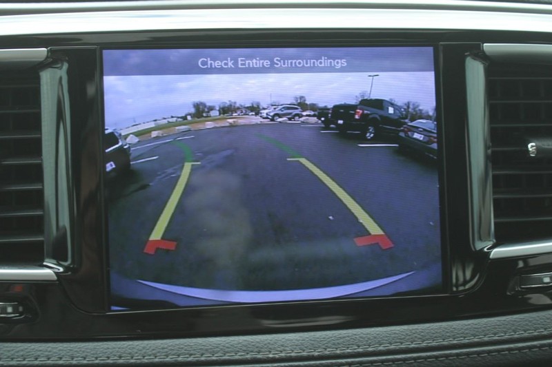 Chrysler Pacifica Vehicle Full-screen Gallery Image 21