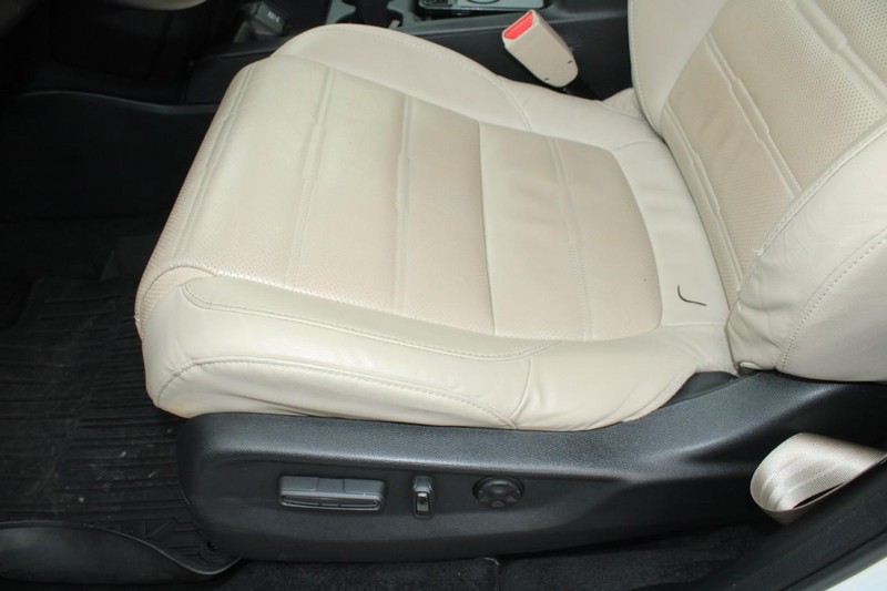 Honda CR-V Vehicle Full-screen Gallery Image 15