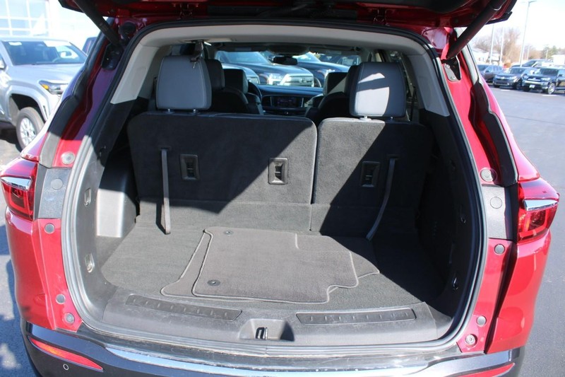Buick Enclave Vehicle Full-screen Gallery Image 06