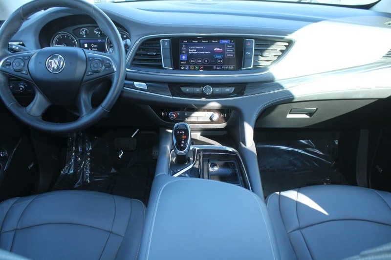 Buick Enclave Vehicle Full-screen Gallery Image 10