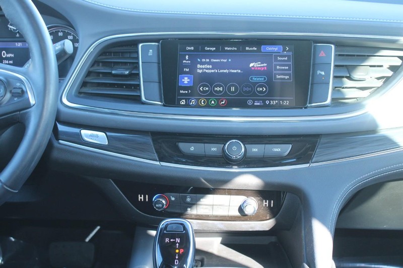 Buick Enclave Vehicle Full-screen Gallery Image 12