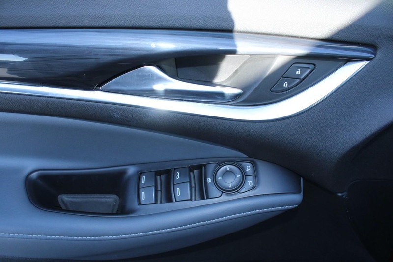 Buick Enclave Vehicle Full-screen Gallery Image 14