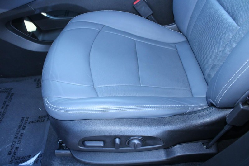 Buick Enclave Vehicle Full-screen Gallery Image 15