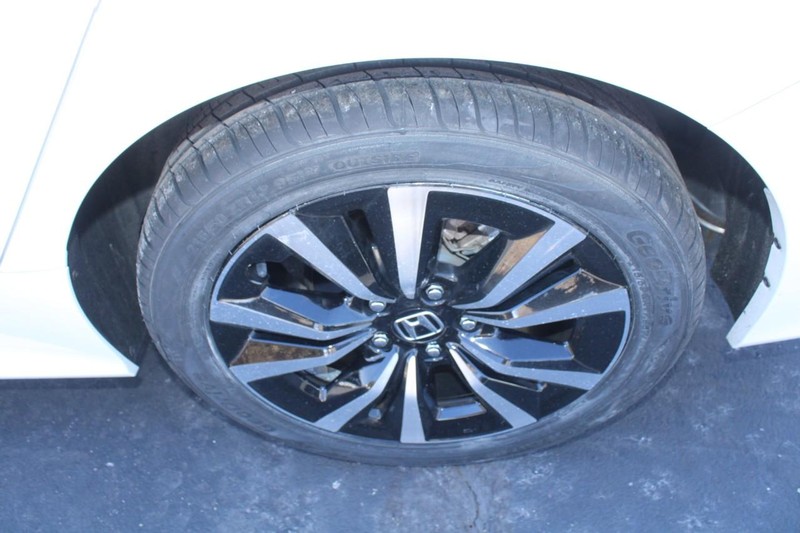 Honda Civic Sedan Vehicle Full-screen Gallery Image 07