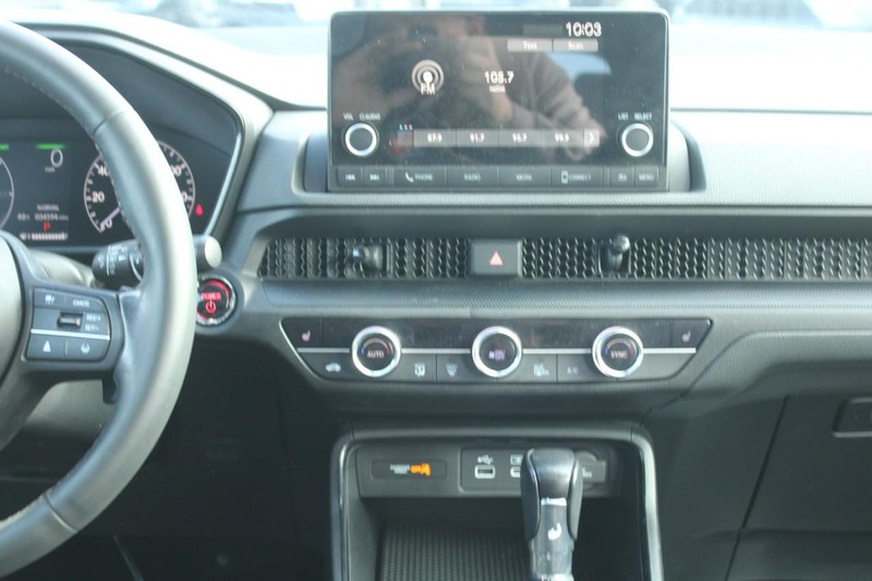 Honda CR-V Hybrid Vehicle Full-screen Gallery Image 12