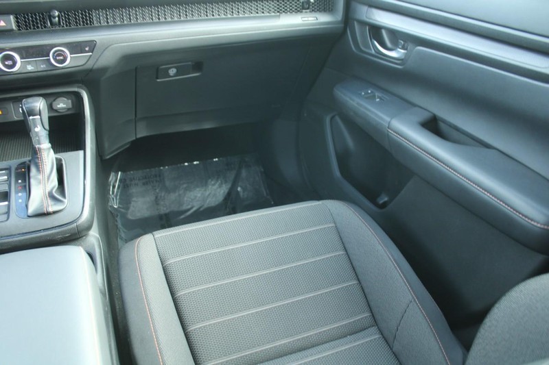 Honda CR-V Hybrid Vehicle Full-screen Gallery Image 13