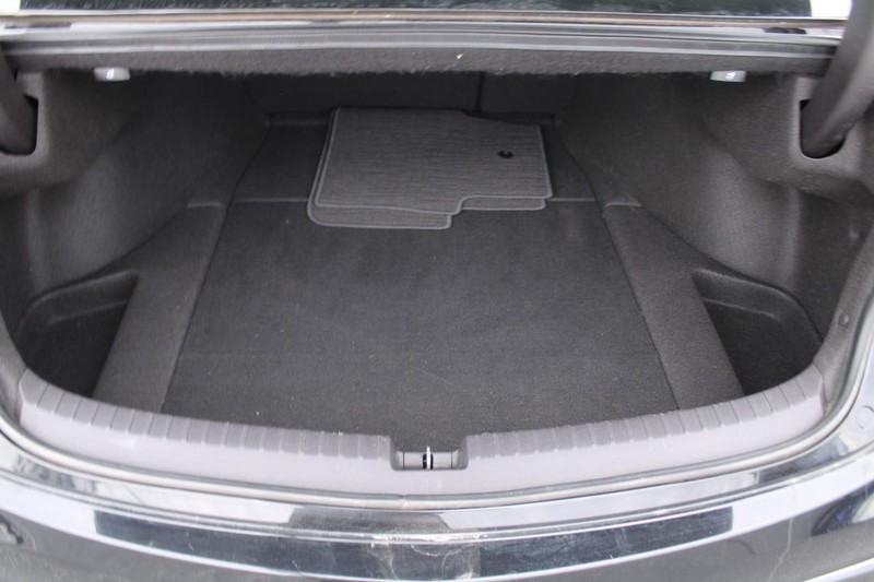 Acura TLX Vehicle Full-screen Gallery Image 06