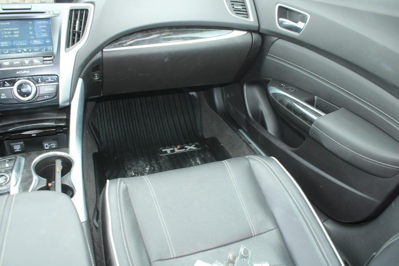 Acura TLX Vehicle Full-screen Gallery Image 13