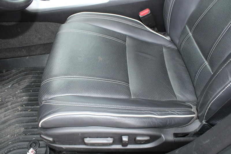 Acura TLX Vehicle Full-screen Gallery Image 15