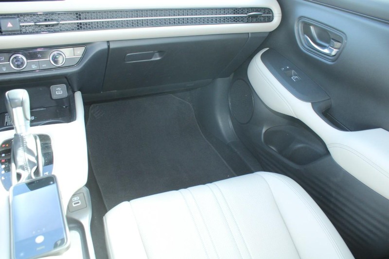 Honda HR-V Vehicle Full-screen Gallery Image 13