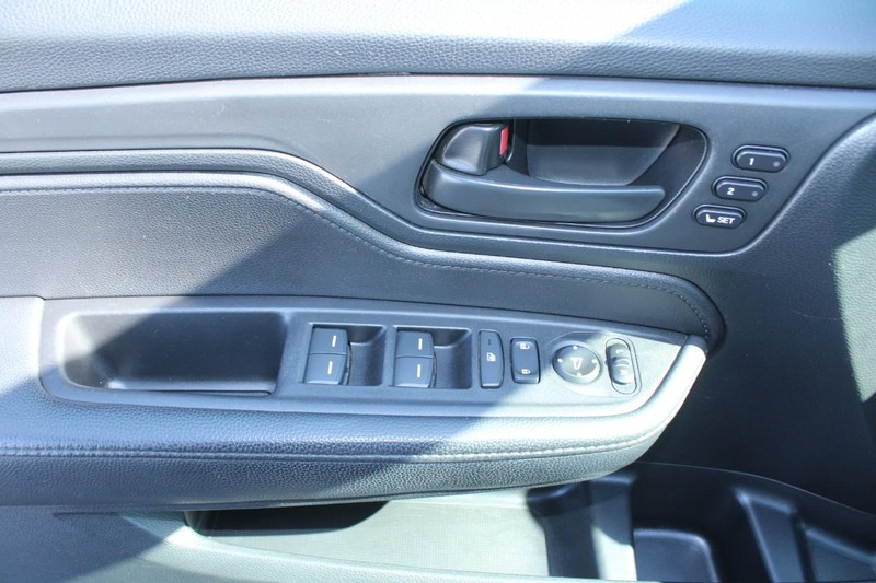 Honda Odyssey Vehicle Full-screen Gallery Image 14
