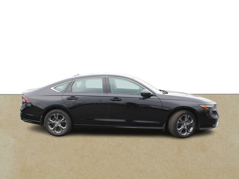 Honda Accord Hybrid Vehicle Full-screen Gallery Image 02