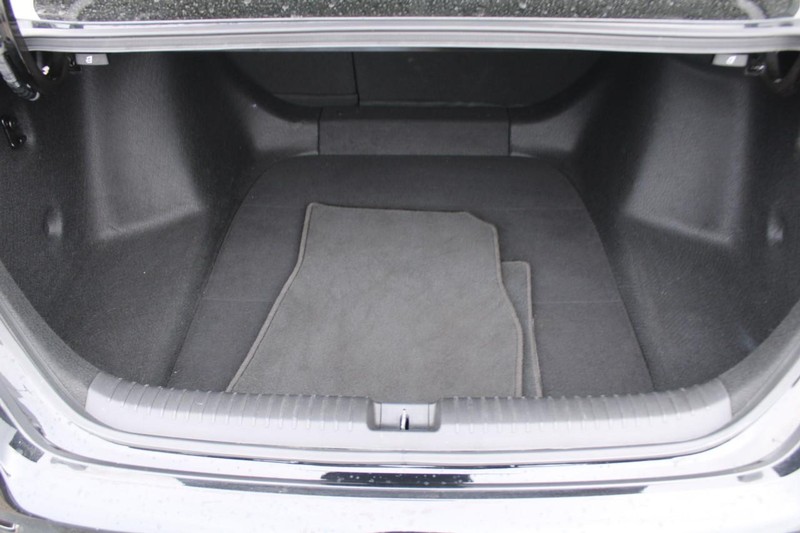 Honda Accord Hybrid Vehicle Full-screen Gallery Image 06